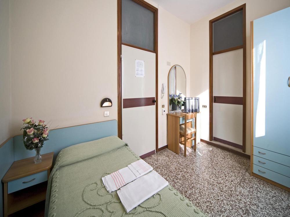 Hotel Telstar Rimini Exterior photo